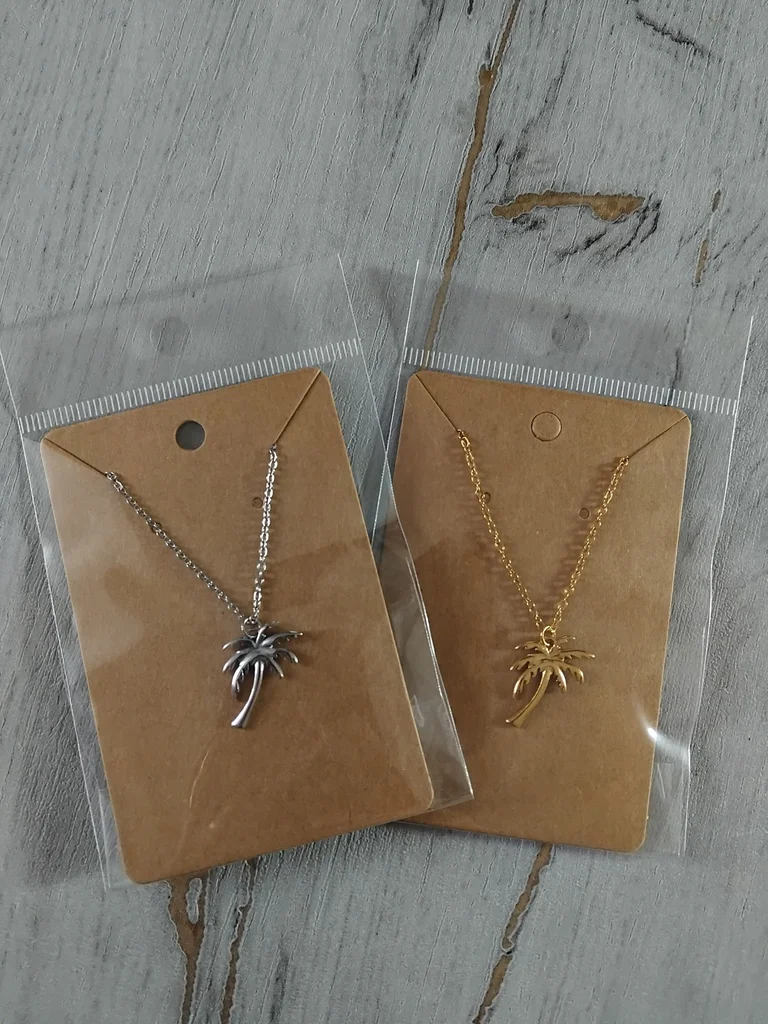 Lot 2 colliers neufs